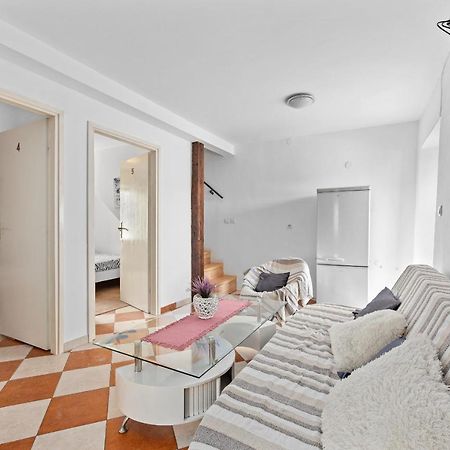 Pula Hostel Extérieur photo