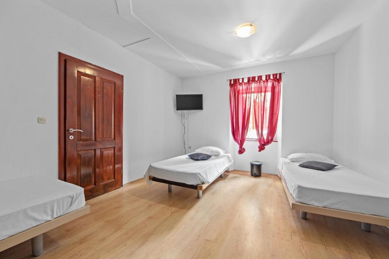 Pula Hostel Extérieur photo