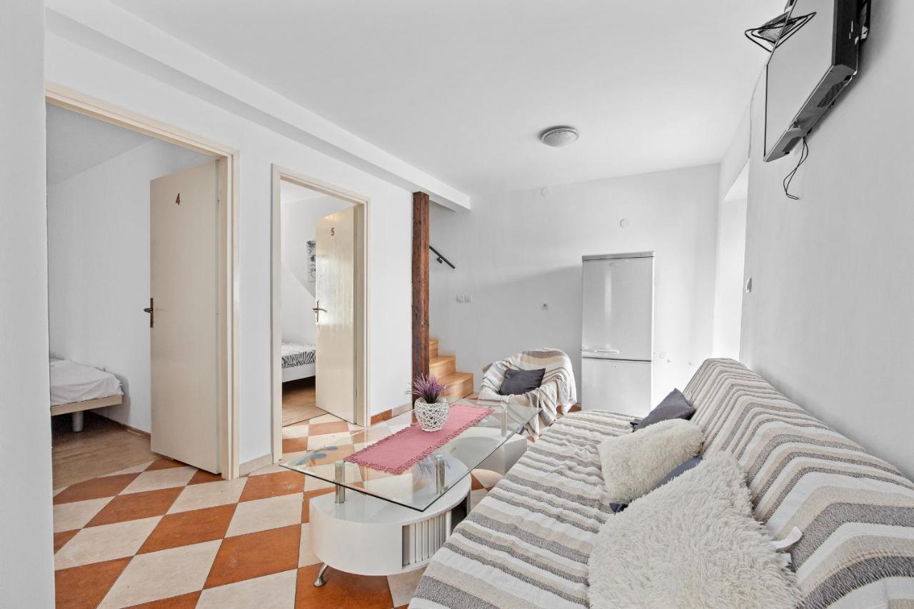 Pula Hostel Extérieur photo